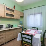 Toni With Free Parking Appartement